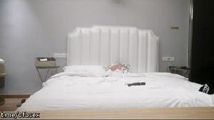 一线天馒头逼外围妹，超级骚爆操菊花，舔逼疯狂揉搓，后入猛怼菊花一直喊不要.